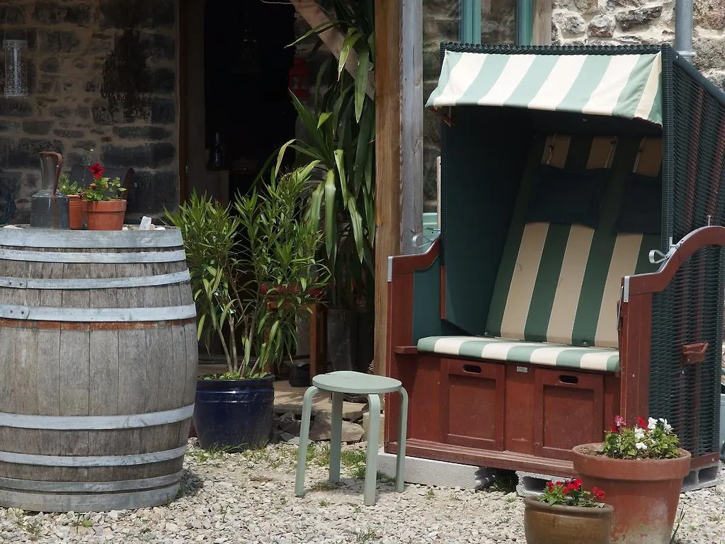 Farm stay Hof Mellon Villa Plouguernevel